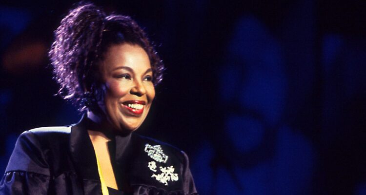 Décès de Roberta Flack, l’interprète de « Killing Me Softly With His Song »