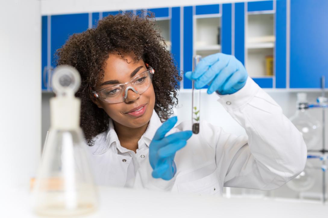 Les femmes tunisiennes : premières du monde arabe et d’Afrique et deuxièmes mondiales dans le domaine des sciences